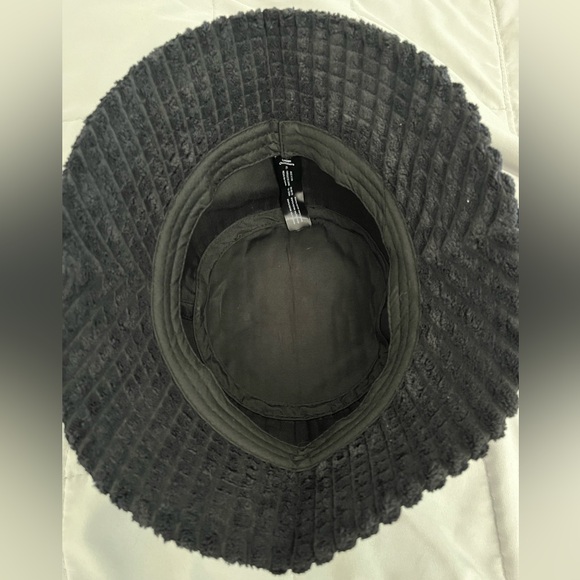 URBAN OUTFITTERS Wide Wale Corduroy Bucket Hat - Picture 4 of 5
